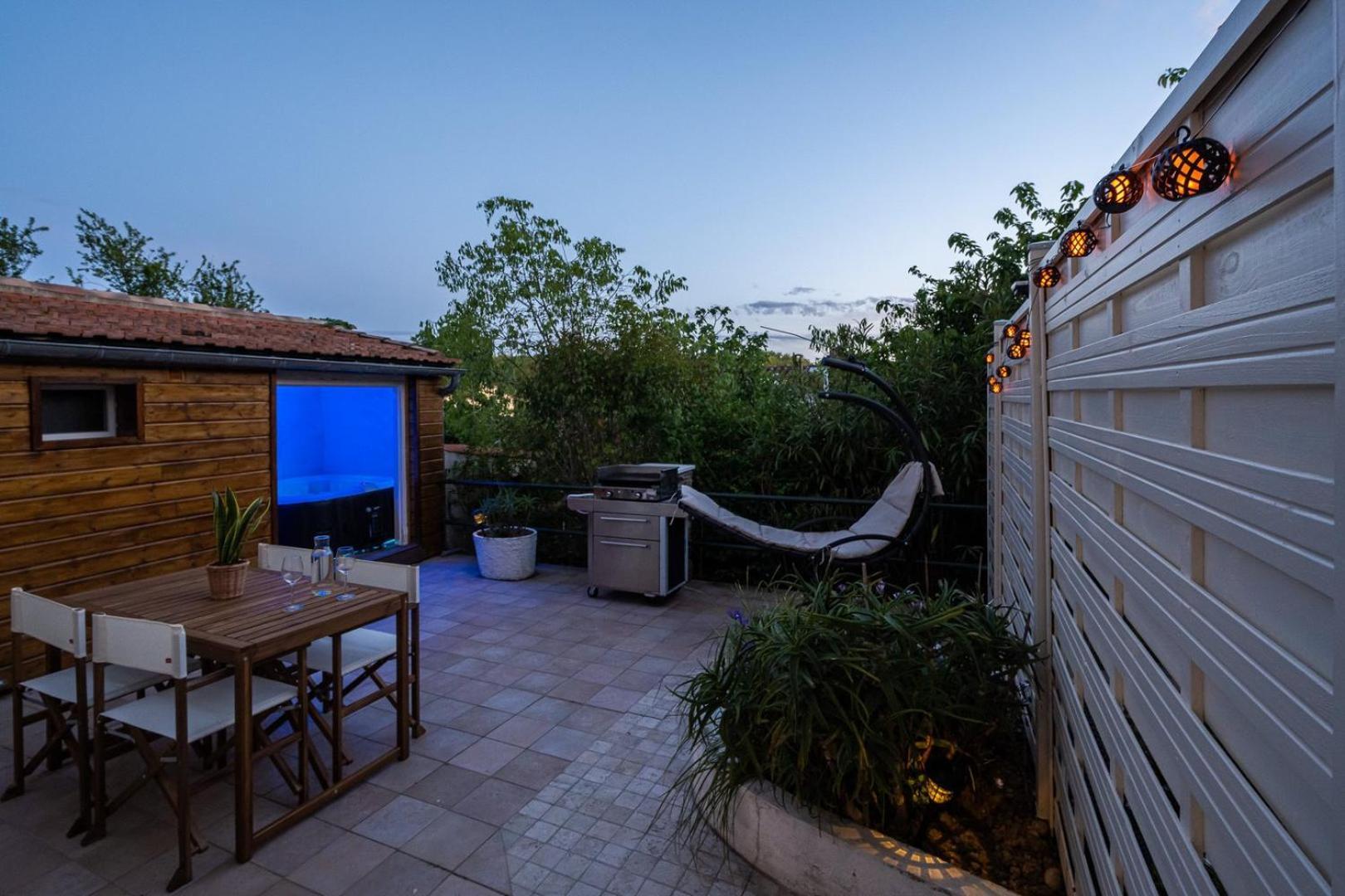 La Citadelle ~ Jacuzzi ~ Terrasse Appartement Carcassonne Buitenkant foto